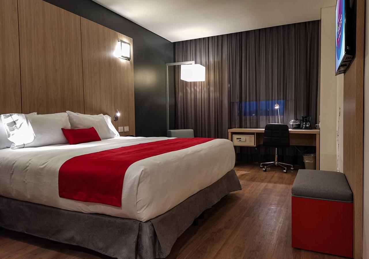 Ramada Encore By Wyndham Guadalajara Aeropuerto Las Pintas المظهر الخارجي الصورة