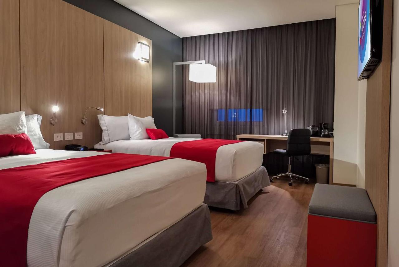 Ramada Encore By Wyndham Guadalajara Aeropuerto Las Pintas المظهر الخارجي الصورة