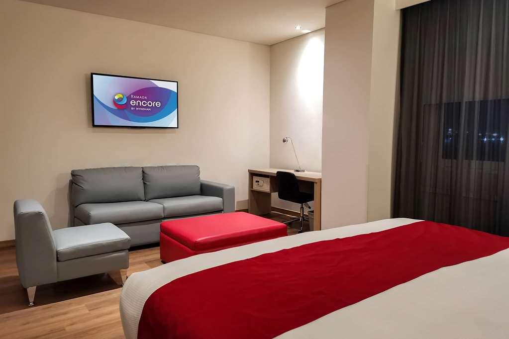 Ramada Encore By Wyndham Guadalajara Aeropuerto Las Pintas الغرفة الصورة