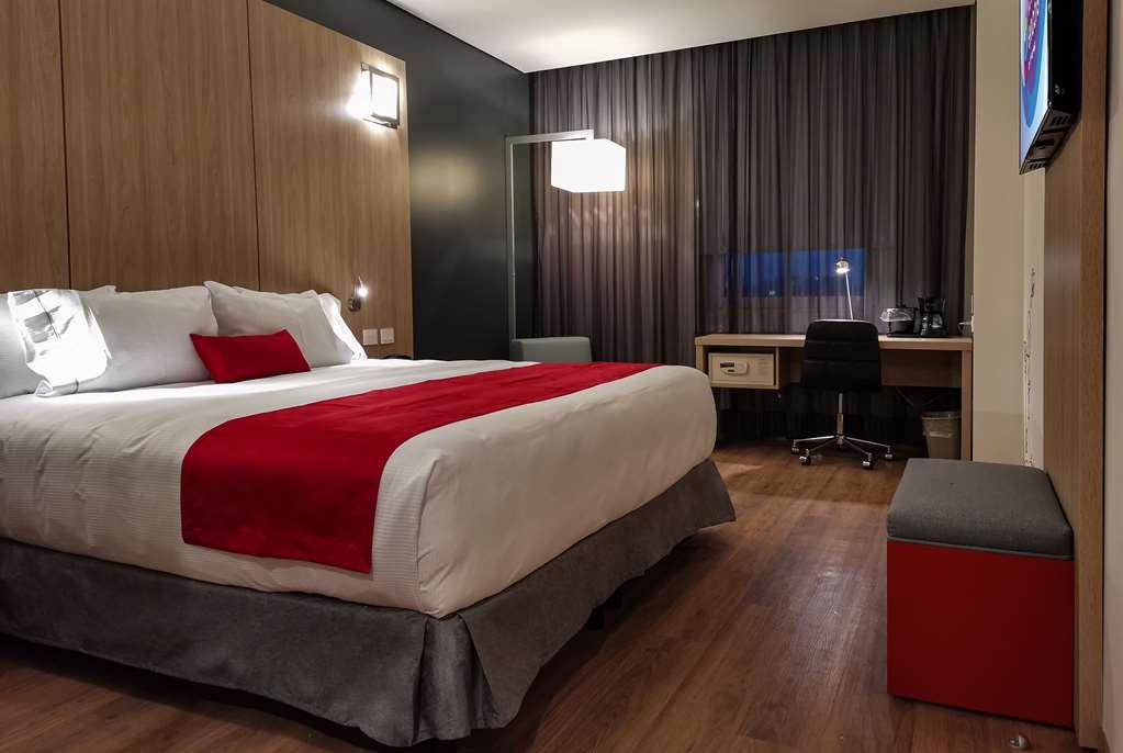 Ramada Encore By Wyndham Guadalajara Aeropuerto Las Pintas الغرفة الصورة